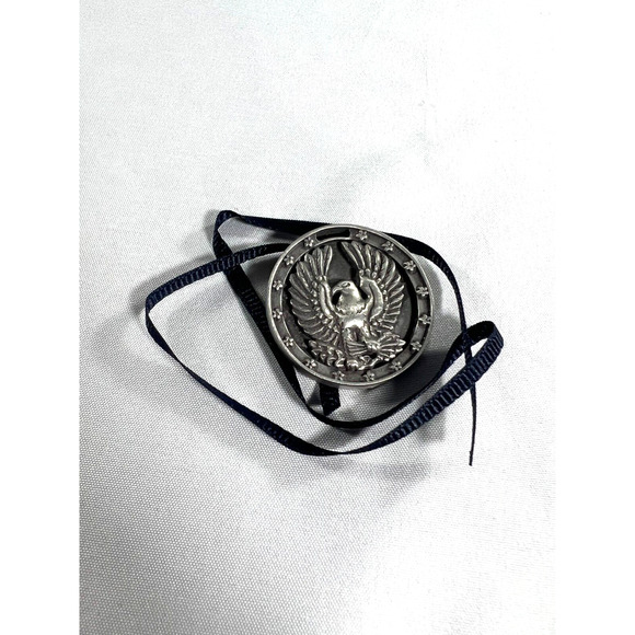 1997 Longaberger Inaugural Eagle Pewter Round Tie-on Vintage - Picture 2 of 3